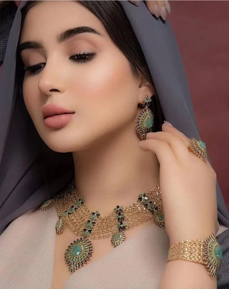 Queen’s Elegance: Exquisite Jewelry Set for Your Special Day