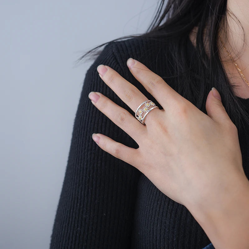 Daisy Dreams: Delicate 925 Sterling Silver Adjustable Rings