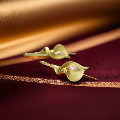 Whispering Petals: Nature’s Elegance in Every Drop