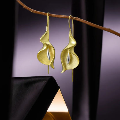 Whispering Petals: Nature’s Elegance in Every Drop